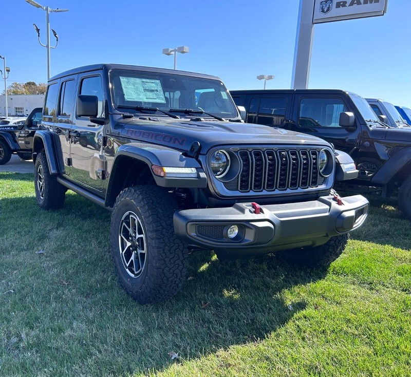 Jeep Wrangler Vehicle Full-screen Gallery Image 3