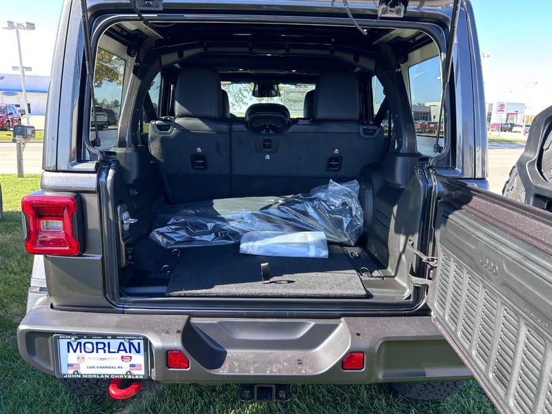 Jeep Wrangler Vehicle Full-screen Gallery Image 6