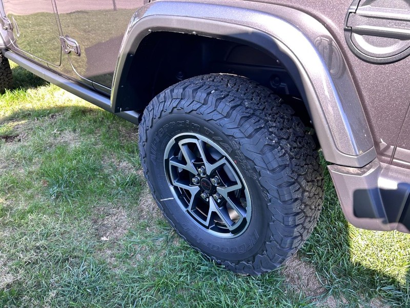 Jeep Wrangler Vehicle Full-screen Gallery Image 7