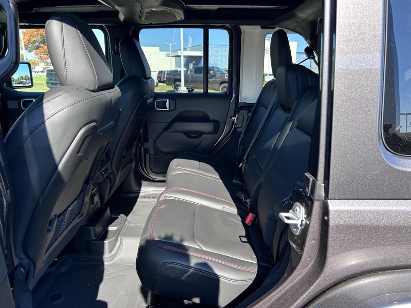 Jeep Wrangler Vehicle Full-screen Gallery Image 8