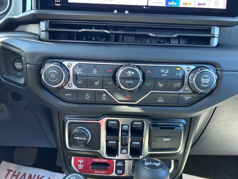 Jeep Wrangler Vehicle Full-screen Gallery Image 14