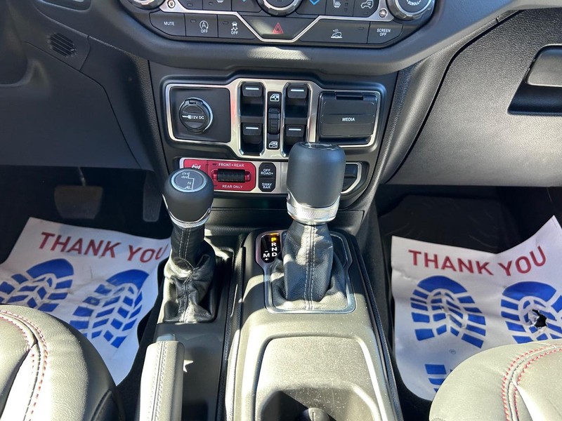 Jeep Wrangler Vehicle Full-screen Gallery Image 15