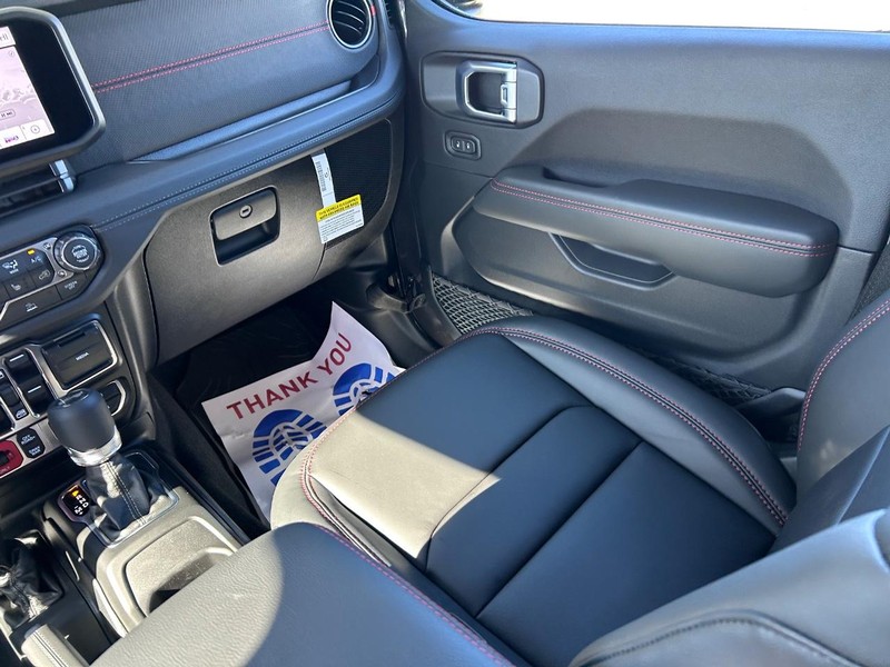 Jeep Wrangler Vehicle Full-screen Gallery Image 16