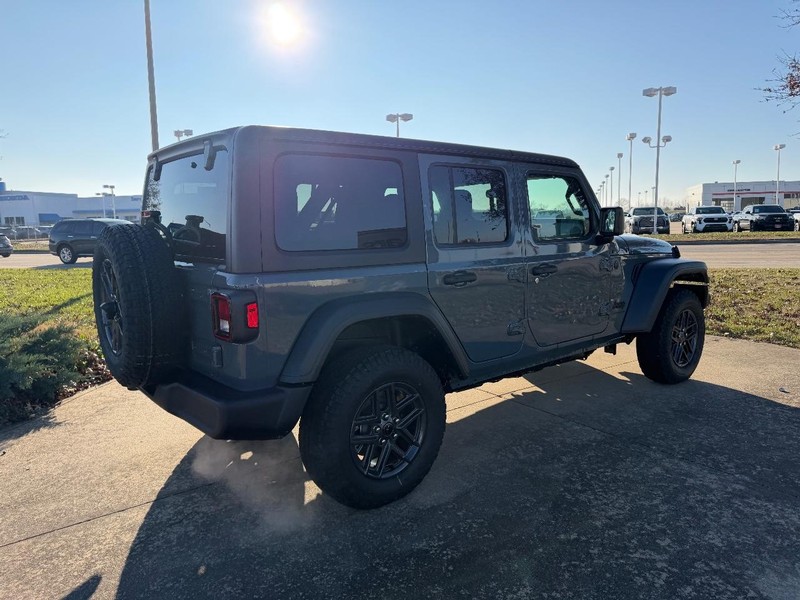 Jeep Wrangler Vehicle Full-screen Gallery Image 4