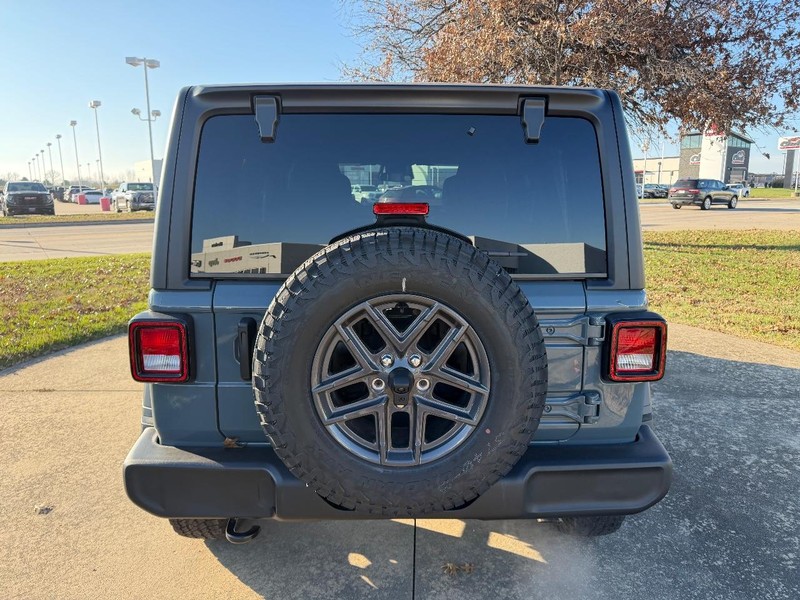 Jeep Wrangler Vehicle Full-screen Gallery Image 5