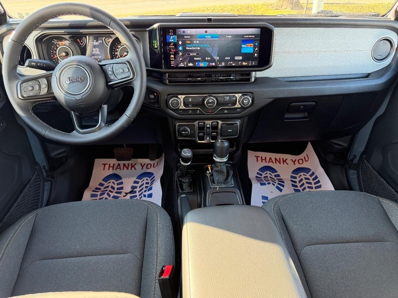 Jeep Wrangler Vehicle Full-screen Gallery Image 9