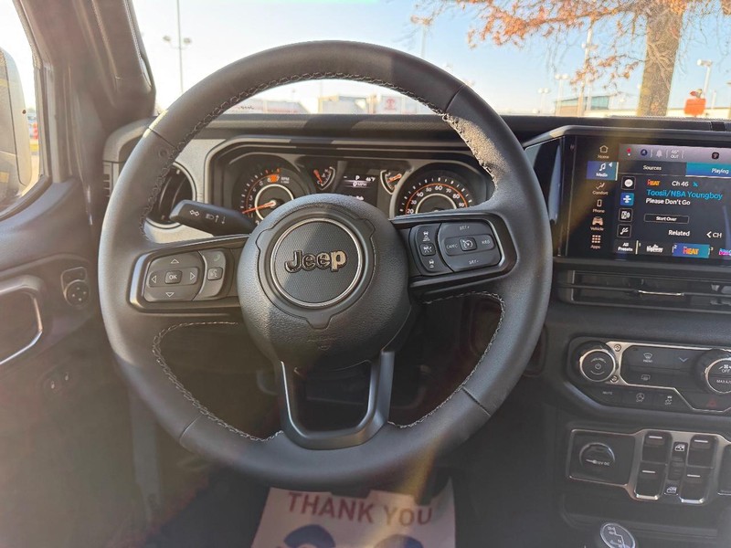 Jeep Wrangler Vehicle Full-screen Gallery Image 10