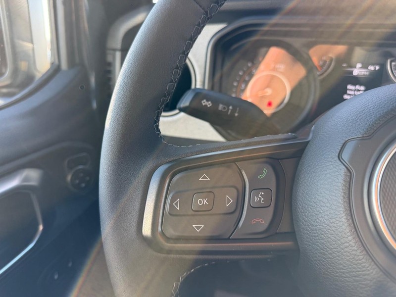 Jeep Wrangler Vehicle Full-screen Gallery Image 11