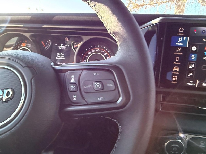 Jeep Wrangler Vehicle Full-screen Gallery Image 12