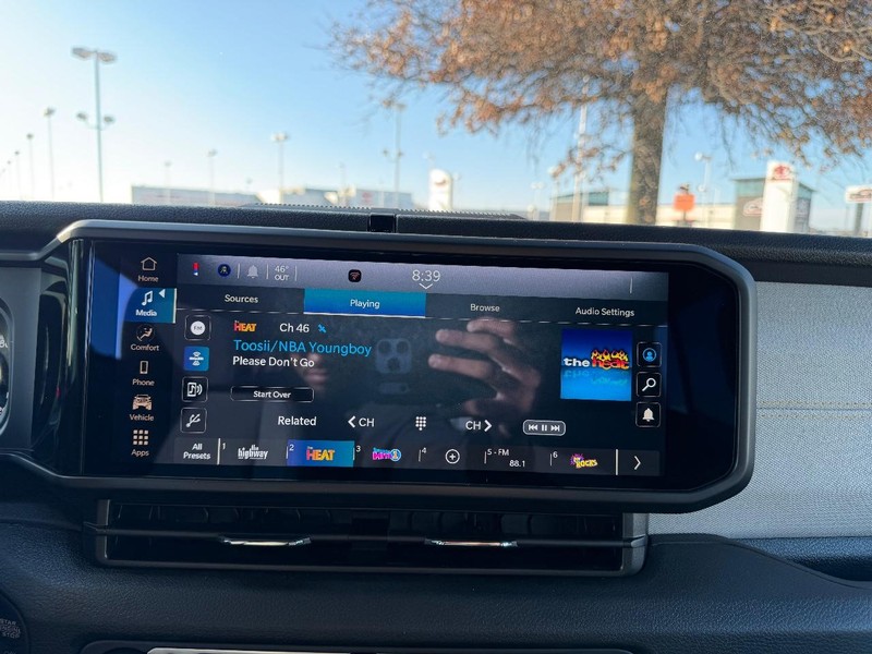 Jeep Wrangler Vehicle Full-screen Gallery Image 13