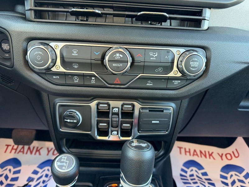 Jeep Wrangler Vehicle Full-screen Gallery Image 14