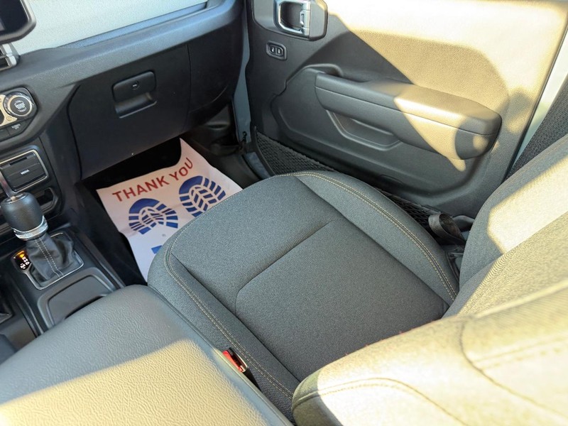 Jeep Wrangler Vehicle Full-screen Gallery Image 16