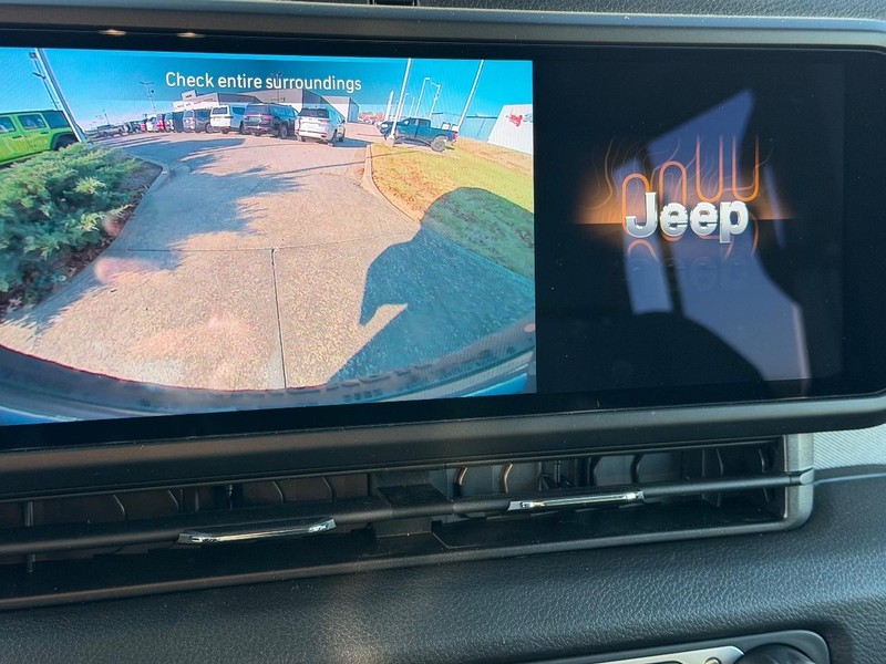 Jeep Wrangler Vehicle Full-screen Gallery Image 20