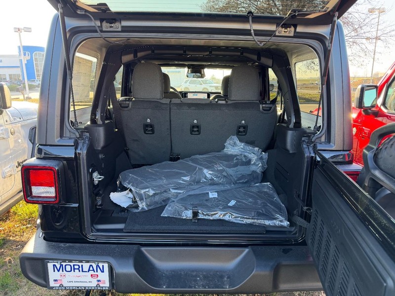 Jeep Wrangler Vehicle Full-screen Gallery Image 5