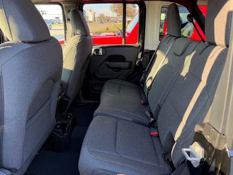 Jeep Wrangler Vehicle Full-screen Gallery Image 7