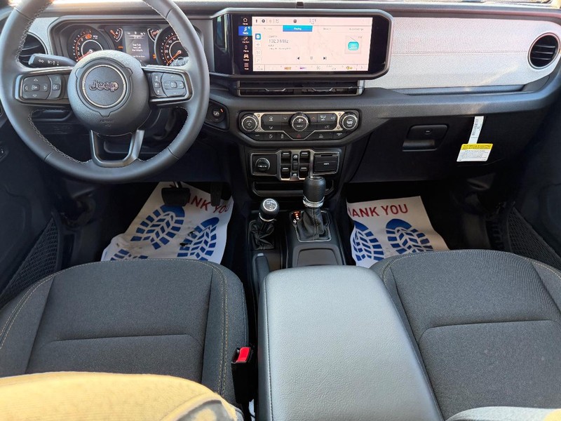 Jeep Wrangler Vehicle Full-screen Gallery Image 8