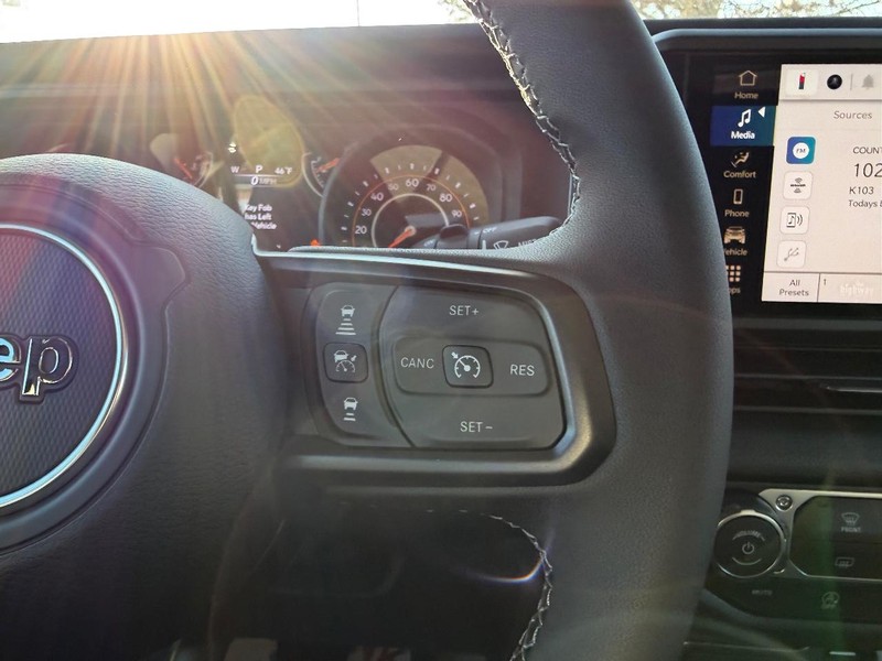 Jeep Wrangler Vehicle Full-screen Gallery Image 11