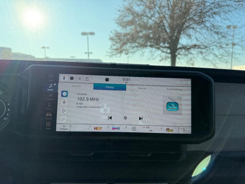 Jeep Wrangler Vehicle Full-screen Gallery Image 12