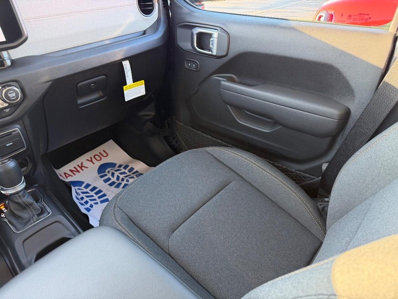 Jeep Wrangler Vehicle Full-screen Gallery Image 15