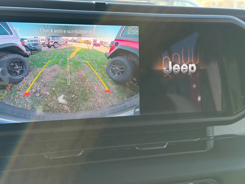 Jeep Wrangler Vehicle Full-screen Gallery Image 19