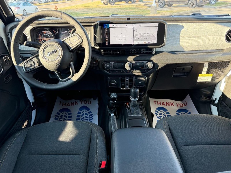 Jeep Wrangler Vehicle Full-screen Gallery Image 9