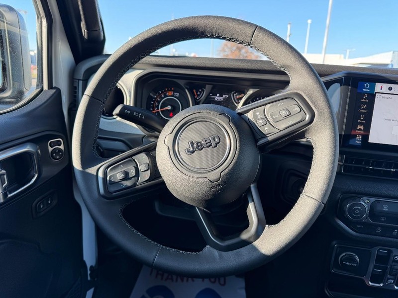 Jeep Wrangler Vehicle Full-screen Gallery Image 10