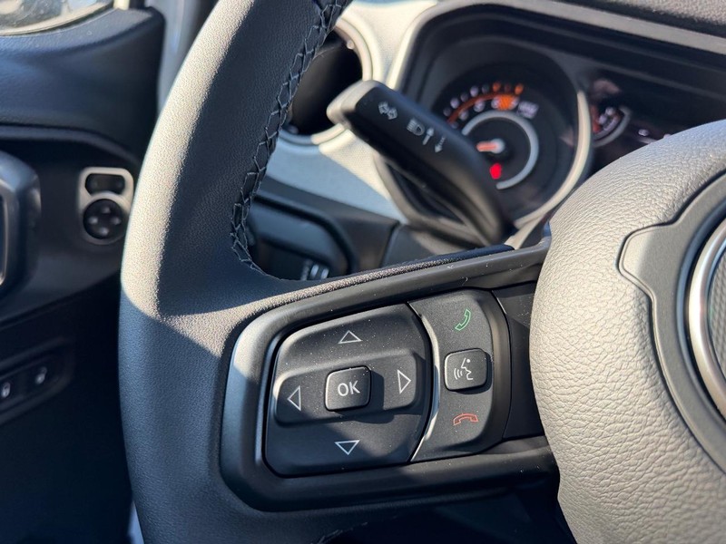 Jeep Wrangler Vehicle Full-screen Gallery Image 11