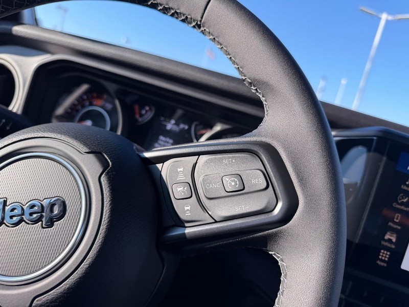 Jeep Wrangler Vehicle Full-screen Gallery Image 12