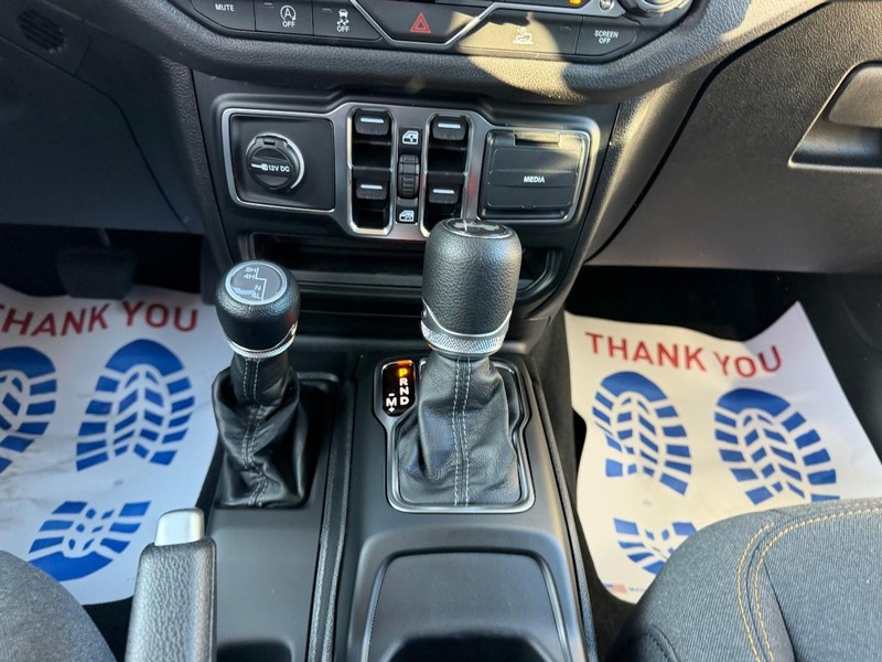 Jeep Wrangler Vehicle Full-screen Gallery Image 15