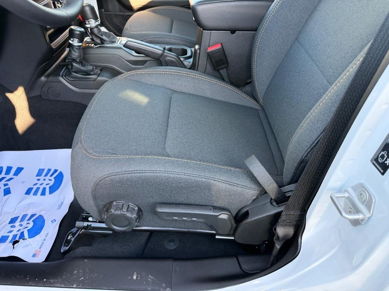 Jeep Wrangler Vehicle Full-screen Gallery Image 18