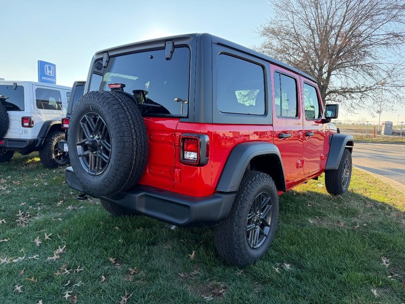Jeep Wrangler Vehicle Full-screen Gallery Image 4