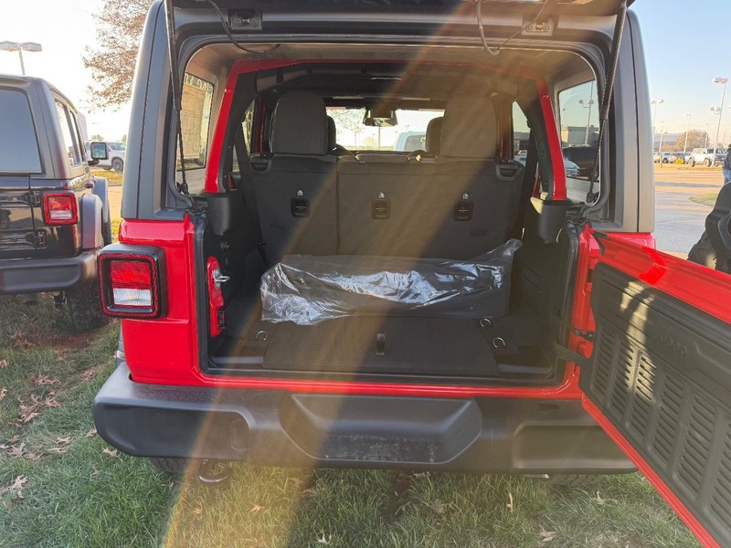 Jeep Wrangler Vehicle Full-screen Gallery Image 6