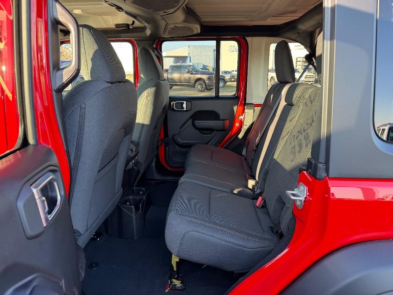 Jeep Wrangler Vehicle Full-screen Gallery Image 8