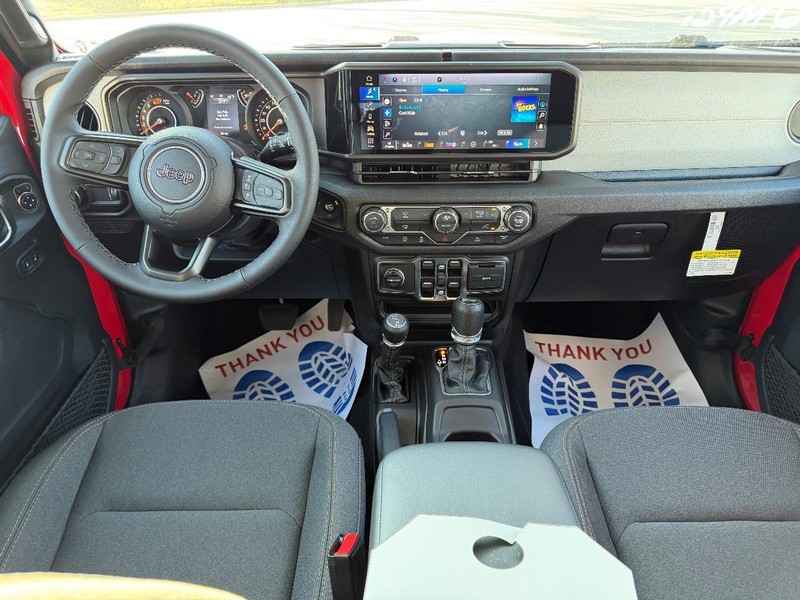 Jeep Wrangler Vehicle Full-screen Gallery Image 9