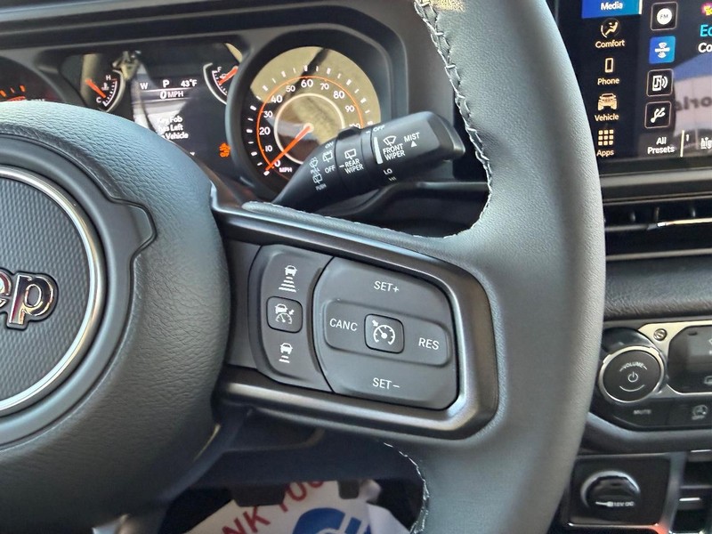 Jeep Wrangler Vehicle Full-screen Gallery Image 12