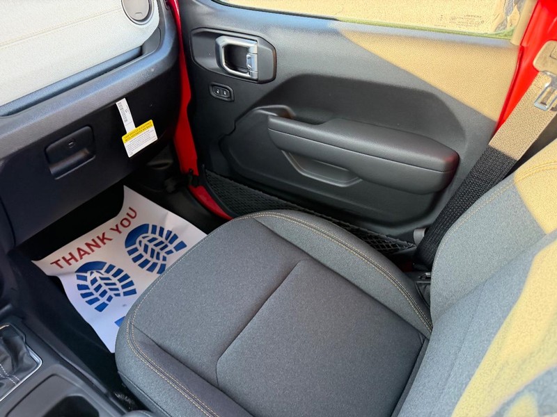 Jeep Wrangler Vehicle Full-screen Gallery Image 15