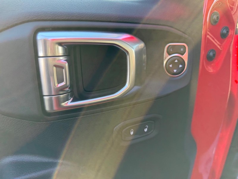 Jeep Wrangler Vehicle Full-screen Gallery Image 16