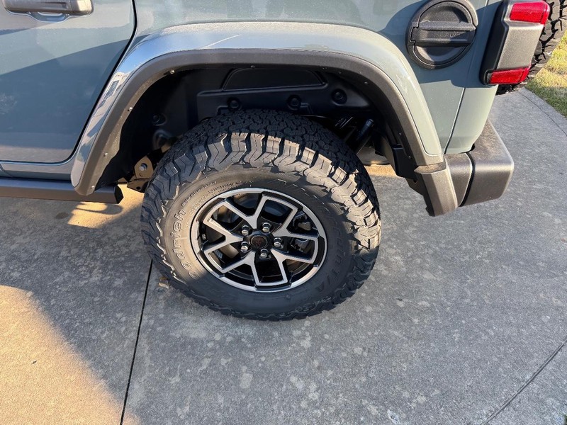 Jeep Wrangler Vehicle Full-screen Gallery Image 7