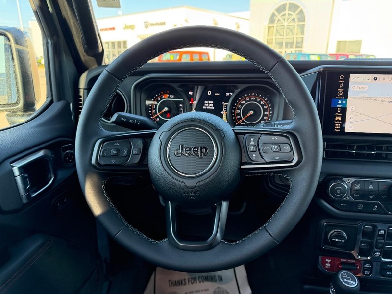 Jeep Wrangler Vehicle Full-screen Gallery Image 10