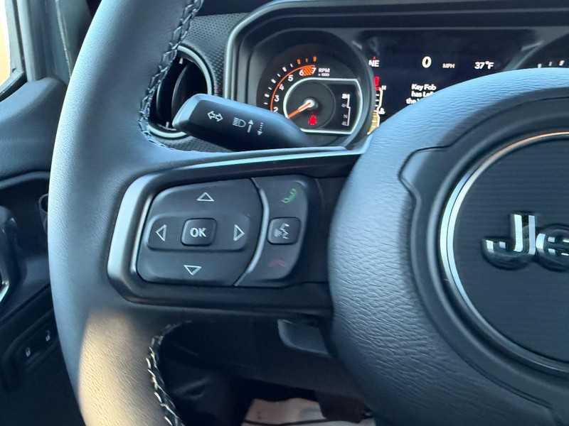 Jeep Wrangler Vehicle Full-screen Gallery Image 11