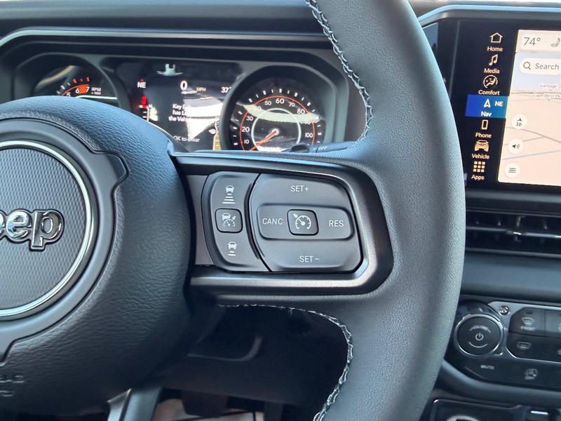 Jeep Wrangler Vehicle Full-screen Gallery Image 12