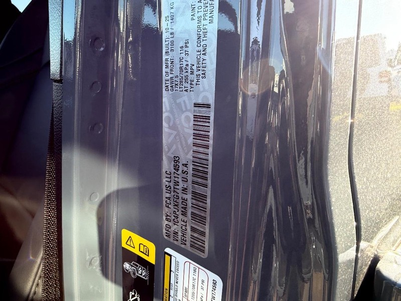 Jeep Wrangler Vehicle Full-screen Gallery Image 21