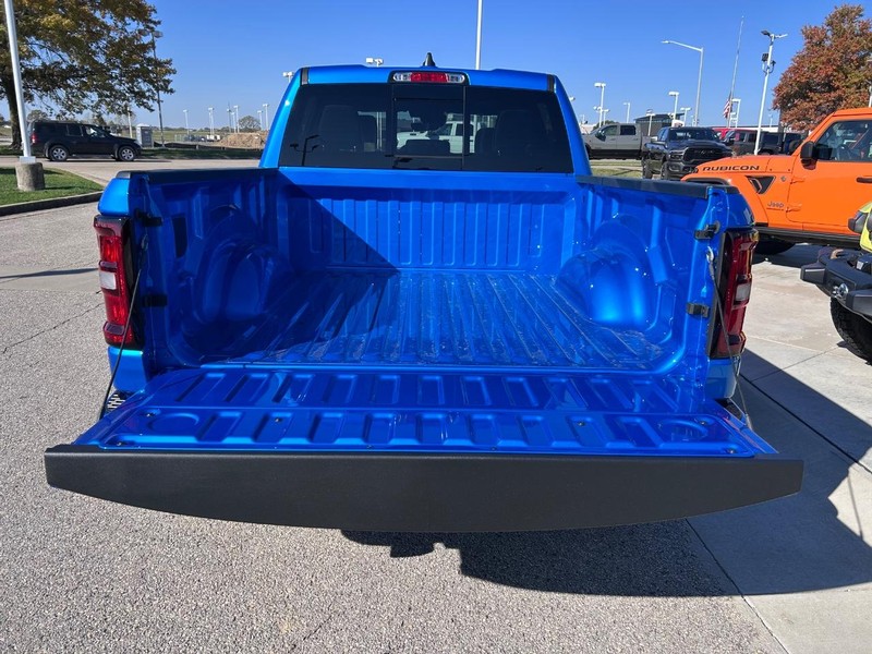 Ram 1500 Vehicle Full-screen Gallery Image 6