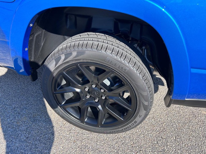 Ram 1500 Vehicle Full-screen Gallery Image 7