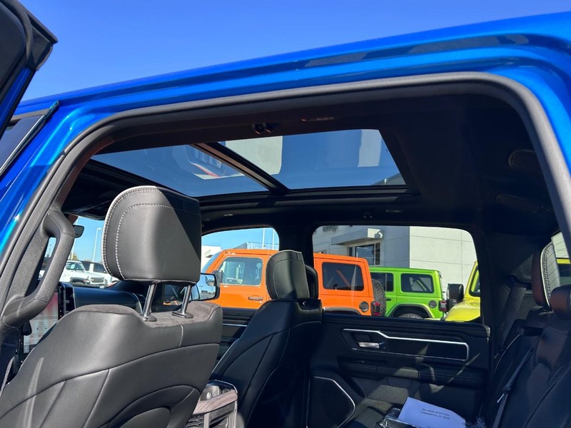 Ram 1500 Vehicle Full-screen Gallery Image 9