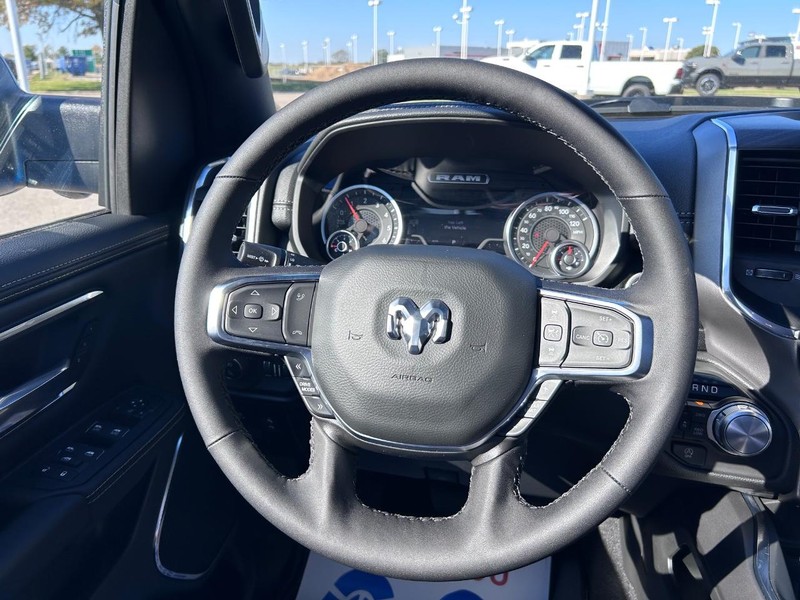 Ram 1500 Vehicle Full-screen Gallery Image 11