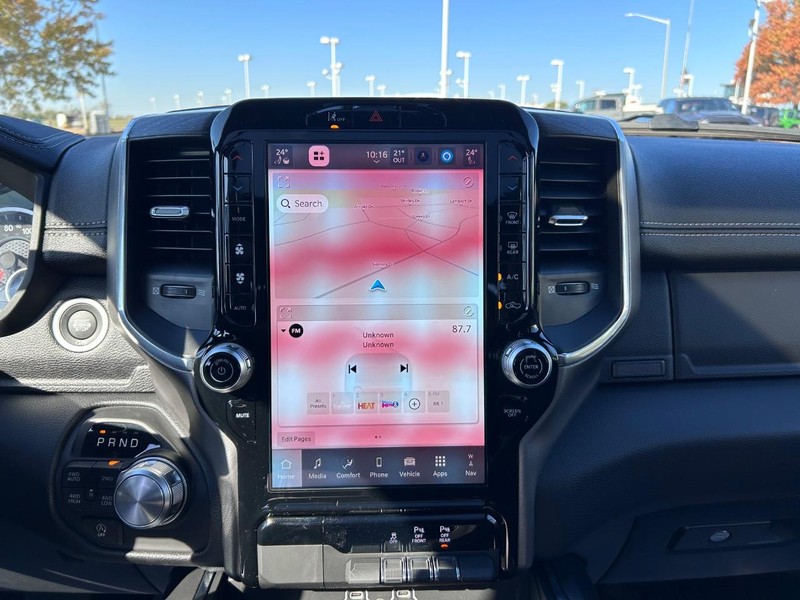 Ram 1500 Vehicle Full-screen Gallery Image 14