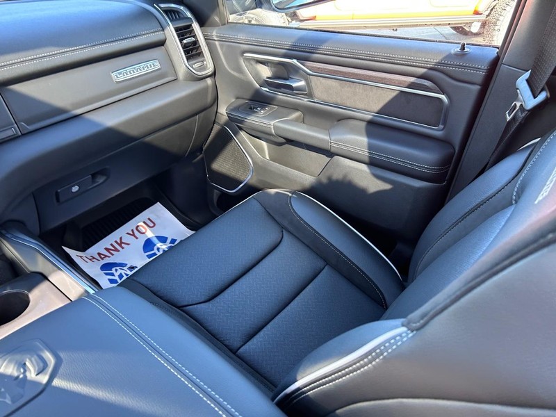 Ram 1500 Vehicle Full-screen Gallery Image 17