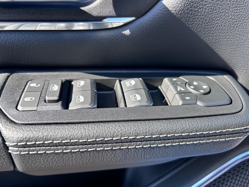 Ram 1500 Vehicle Full-screen Gallery Image 18