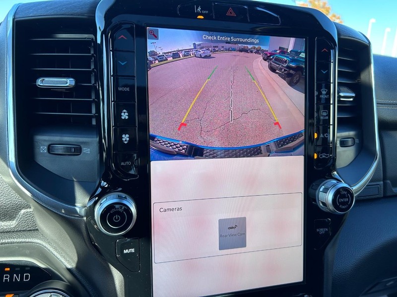 Ram 1500 Vehicle Full-screen Gallery Image 22